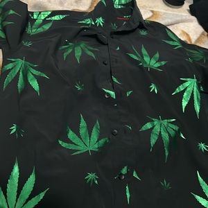 A Weed shirt Size(S)